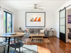 Image of The Meiners Daughter - Beautiful Modernist 1 Bed
