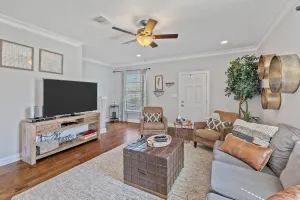 Image of Modern 3 BR townhouse close to lake and downtown