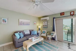 Image of Convenient Oceanside Studio w\/ Shared Pool, Firepit, Private Balcony, Free WiFi