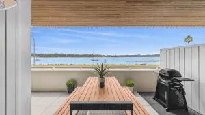Image of Luxurious apartment with pool in the heart of Batemans Bay