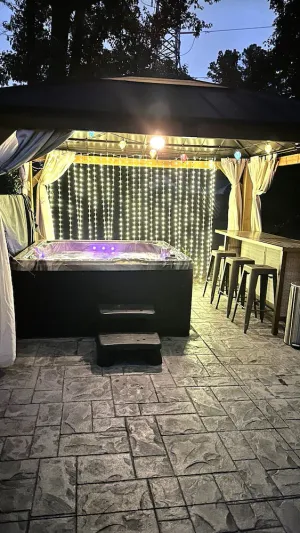 Image of Close to D\/town\/ Beach HOTtub upon request\/ King Bed, wheelchair accessible