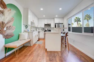Image of Modern 4Bd Family Condo (10mins to Downtown)