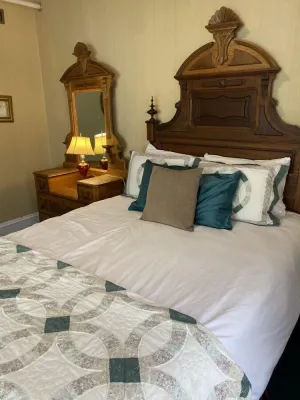 Image of AH #7 · AH #7 Queen Mayo Suite w\/Fridge\/Micro\/Shower\/Tub