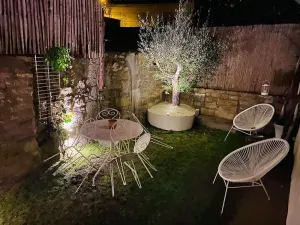 Image of TY LAUMANN petite maison jardin sur le port de vannes avec Parking souterrain