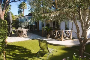 Image of Chalet 6p dans un parc résidentiel dans le Golfe de Saint Tropez (in a park in the Gulf of Saint Tropez)