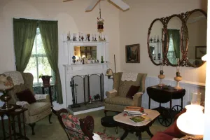 Image of Country Manor - Lower floor