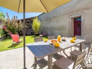 Image of Charming, Eco-Friendly Cottage: Terrace, Garden, Near Puy du Fou & Zoo, Ideal for Families
