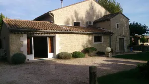 Image of Rent 2 rooms of 50 m2 in mas provençal.