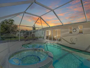 Image of Incredible Whole Condo with Heated Pool and Jacuzzi Next to Venice Island\/Beach