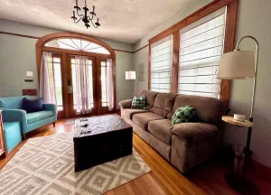 Image of Mid City 2 BR- beautiful, renovated Arts & Crafts Flat