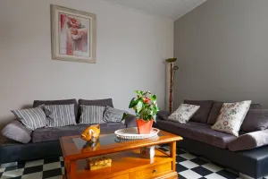 Image of The cachet of a town centre house