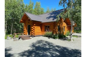 Image of Beautiful Comfy Alaskan Log Home 1