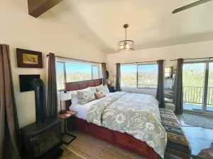 Image of Luxury King, Incredible 360 Views, AC, Balcony, Dogs, 3 miles town trails, lakes