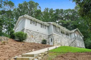 Image of Big Home 6 beds mins from Infinity center& CITY