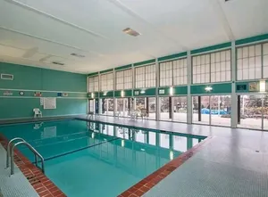 Image of Lovely 2 bedroom condo with nice amenities and on the bus line