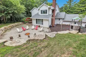 Image of Huge 5 bedroom home close to everything!