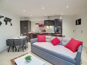 Image of Stop Chez M Select Street! Quality Comfort Simplicity!