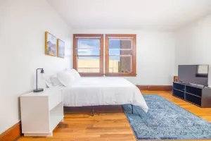 Image of Beautiful 1 Bed Studio Apt Close To Hospitals!