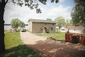 Image of Beautiful 5 Bedroom, 3 Bath Lake Home