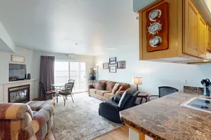 Image of Historic Taft District condo with dazzling bay views, fireplace & washer\/dryer