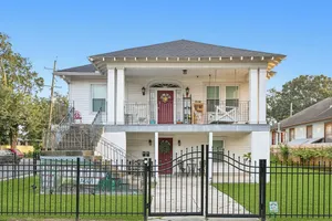 Image of Colonial Getaway in Mid-City NOLA Steps to Trolley & 3Miles to French Quarter