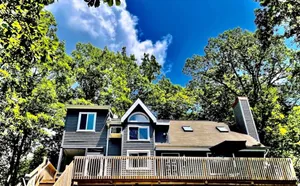 Image of Pocono Mtn Lofthouse! 4BR Fireplace Firepit Gas BBQ 4Season Comm Pools Amenities