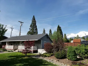 Image of Shasta Bella - Darling downtown 1-br cottage.