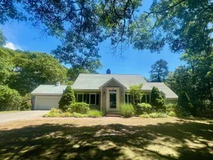 Image of Perfect location! Minutes to beaches! Beach pass!