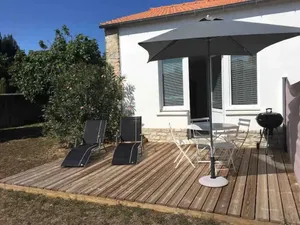 Image of Laurels N°3 - Sun and rest