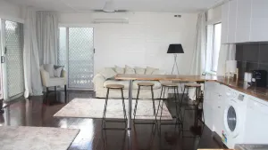 Image of Upstairs at Green:Executive Apartment