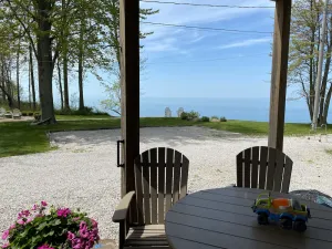 Image of 🌅 Sunset BEAUTY Cottage on Lake Erie - Newer Build