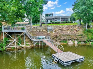 Image of Allie's on the Rocks pet-friendly lake bungalow