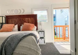 Image of Stylish & Bright , King Bed, Downtown Oasis