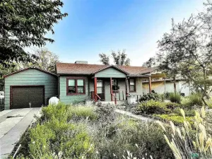 Image of The Bird- Lovely 2 Bed Home in the Garden, Great Location