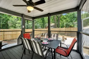 Image of Charming 3 bedroom house near uptown