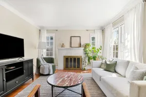 Image of NEW 3 BR, 5 Bed Tudor <1 Mile to The Big House