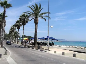 Image of Large apartment 30 metres from the beach, air-conditioned, wifi, free private parking