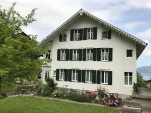Image of Attic flat with a view of Lake Thun and the mountains.