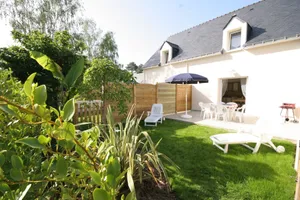 Image of Large south-facing terrace in the heart of the Gulf of Morbihan, enclosed garden