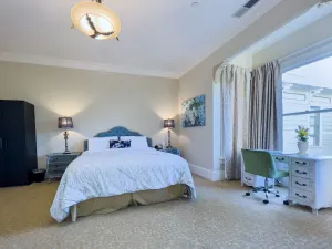 Image of Beautiful King Suite Courtyard View Near Monterey
