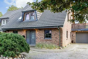 Image of Dünen Lodge - Modern first floor apartment with spacious terrace and private garden