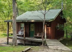 Image of Comfortable 1 Bedroom Cabin with Added Loft, Full Kitchen & LIving Area