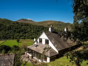 Image of Detatched, Cosy Cottage With Mountain Views - Parking, Sleeps 8, Pet-friendly
