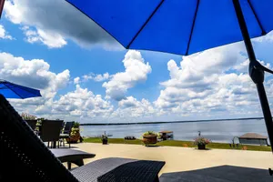 Image of Hot Tub, Kayaks, Underwater Fishing Light! Luxurious Pitch-n-Skip Hideaway!