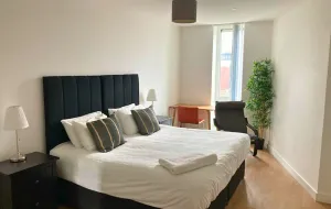 Image of Bracknell RWH Stunning Two Bedroom Apartment