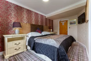 Image of Cozy Room with King bed close to Lake Windermere_5