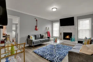 Image of Cozy Graceland Hot Tub Retreat 3BD\/2Bath 🎶🎸