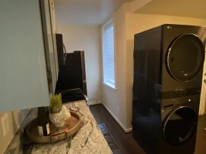 Image of Near everything Downtown! Spacious Renovated Apt -Historic District