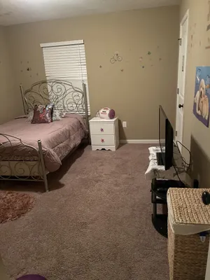 Image of Great private home to enjoy close to the mall