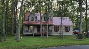 Image of Red Roof on Arbor Drive